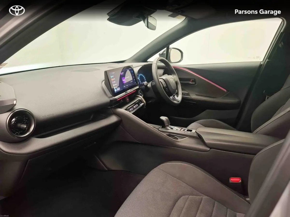 Toyota C-HR Hybrid Sol - Image 6