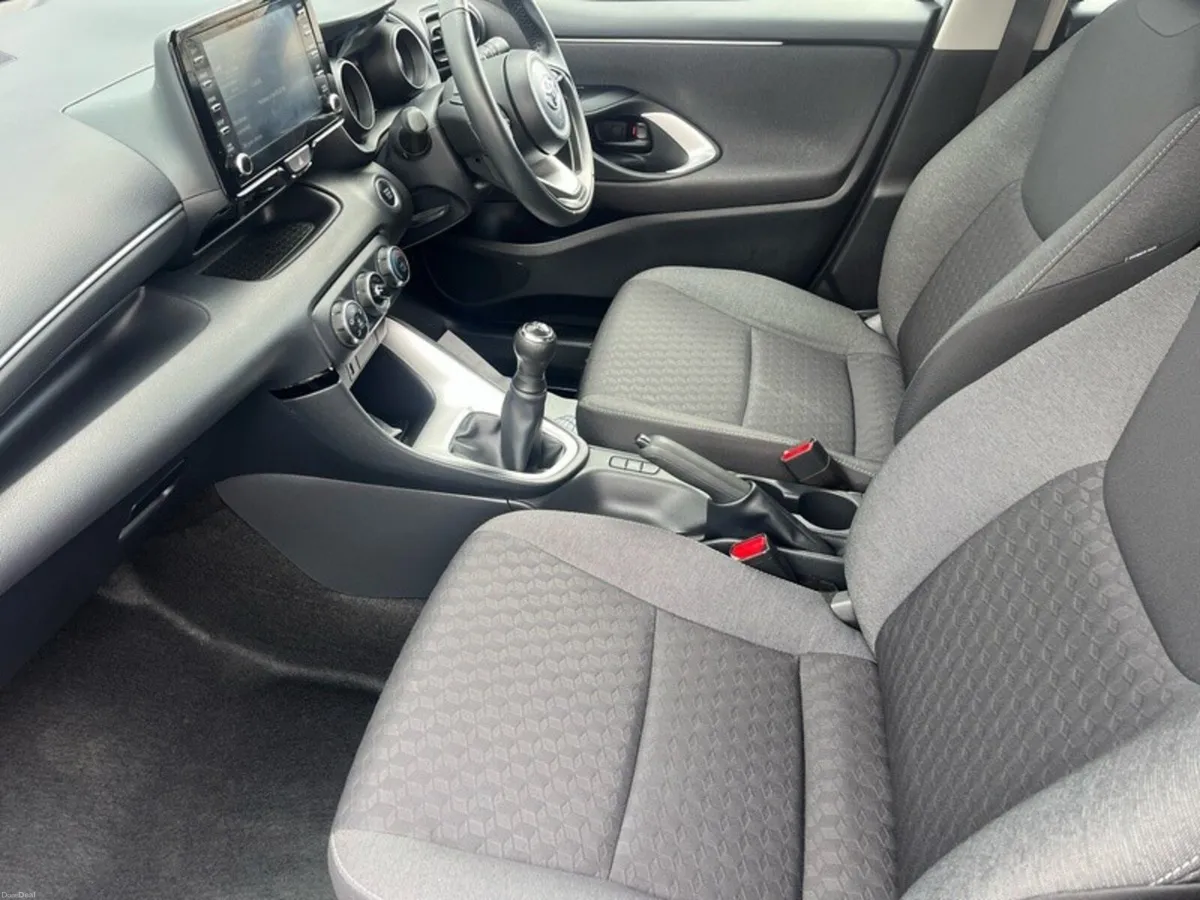 Toyota Yaris 1.0 LUNA SPORT 4DR - Image 6