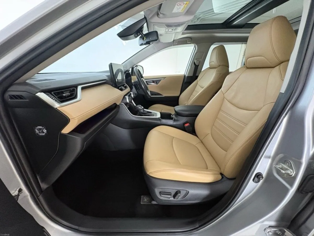 Toyota RAV4 Platinum Hybrid - Image 6