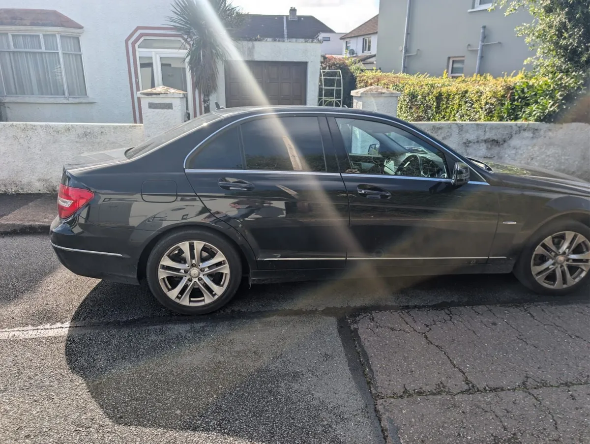 Mercedes-Benz C-Class 2011 Avantgarde Sport - Image 4