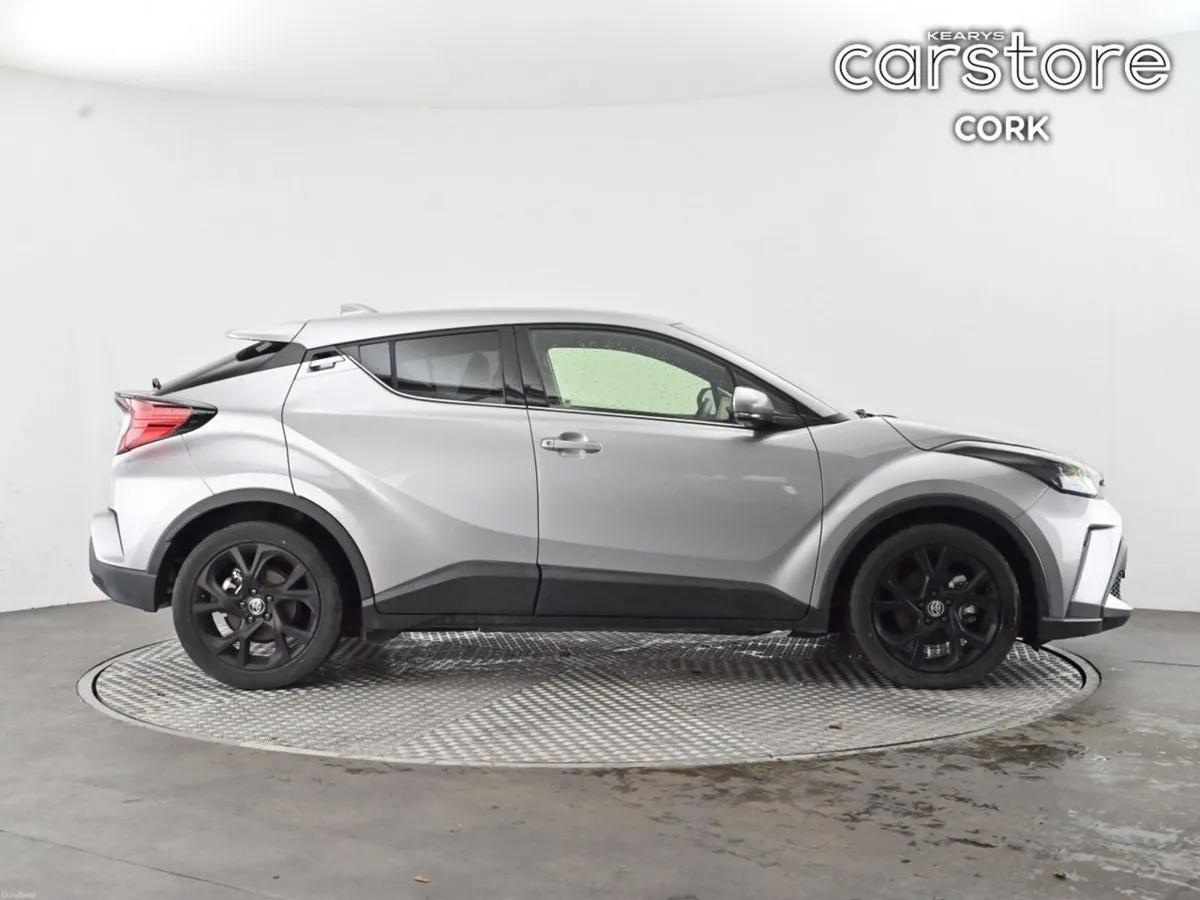 Toyota C-HR 1.8 - Image 2