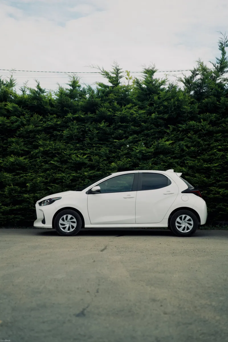 Toyota Yaris 1.5 Hybrid 2023 | Stylish & Efficient - Image 2