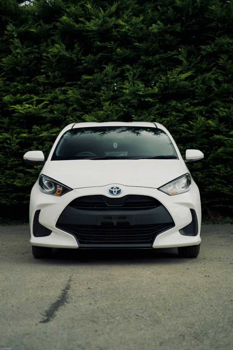 Toyota Yaris 1.5 Hybrid 2023 | Stylish & Efficient - Image 6