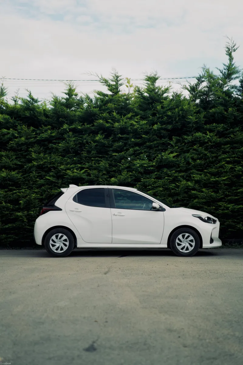 Toyota Yaris 1.5 Hybrid 2023 | Stylish & Efficient - Image 5