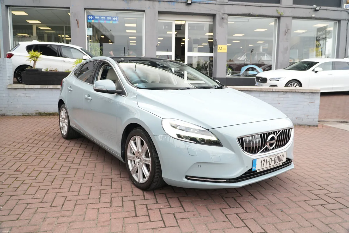 2017 VOLVO V40 D4 INSCRIPTION POLESTAR - Image 1