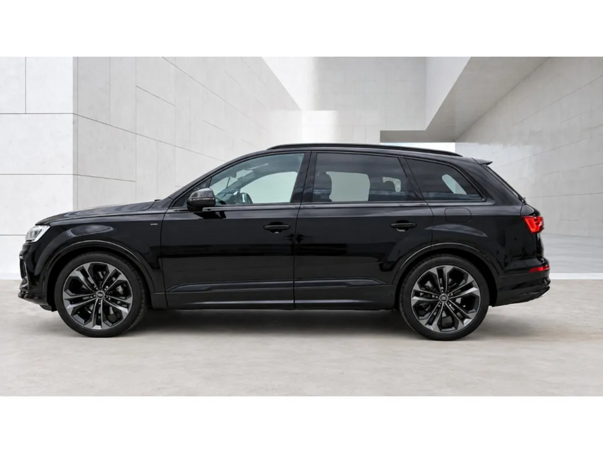 Audi Q7 (242) 55 TFSI-E S-LINE **BLACK EDITION** - Image 2