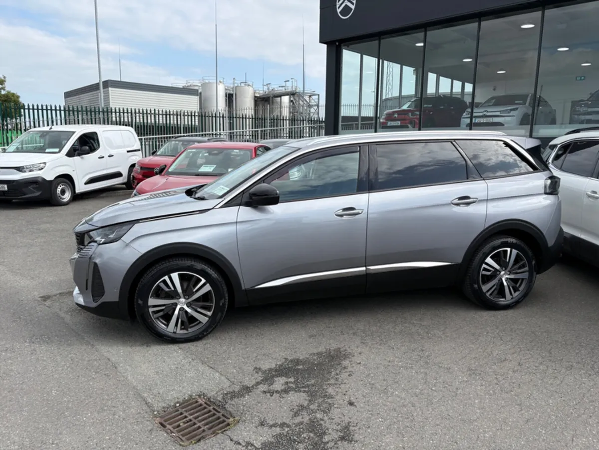 Peugeot 5008 ALLURE 1.5 BLUE HDI 130 BHP // HIGH S - Image 4