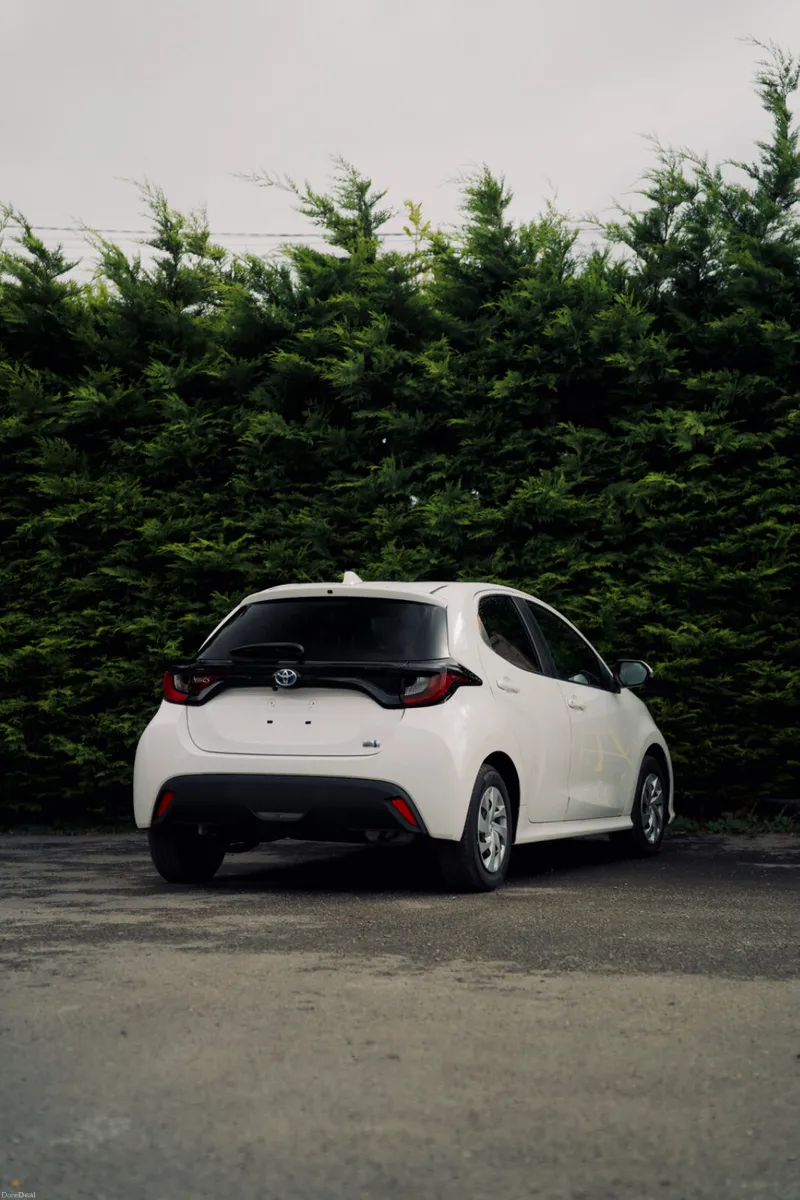 Toyota Yaris 1.5 Hybrid 2023 | Stylish & Efficient - Image 3