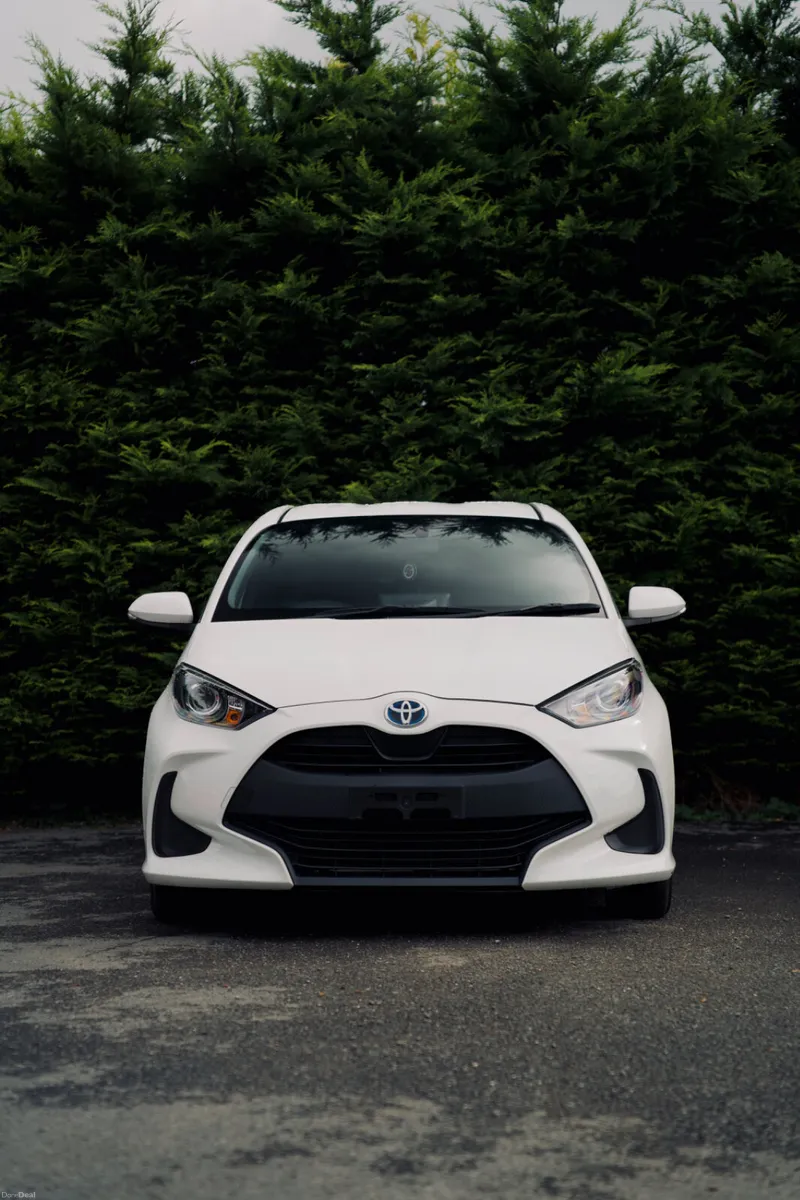 Toyota Yaris 1.5 Hybrid 2023 | Stylish & Efficient - Image 6