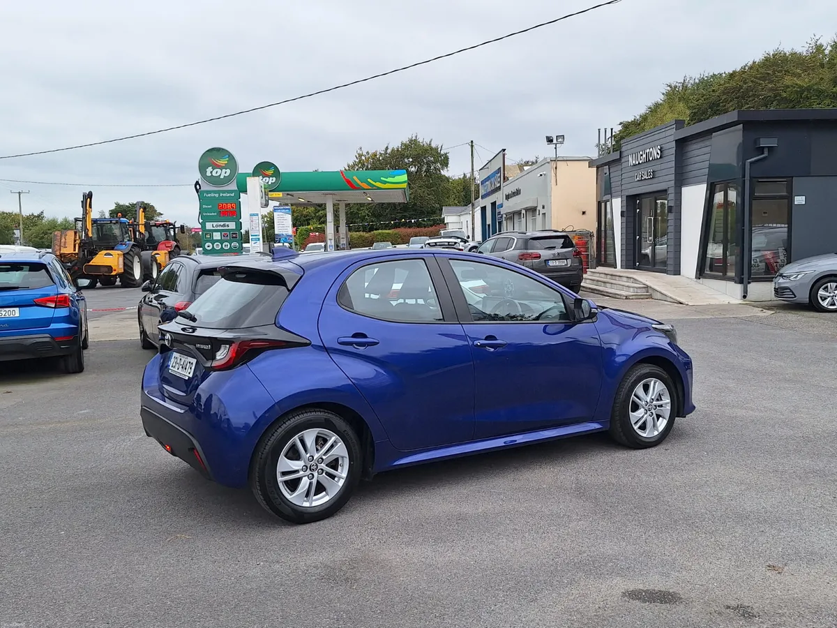 Toyota Yaris 1.5 Hybrid Automatic *High Spec - Image 3