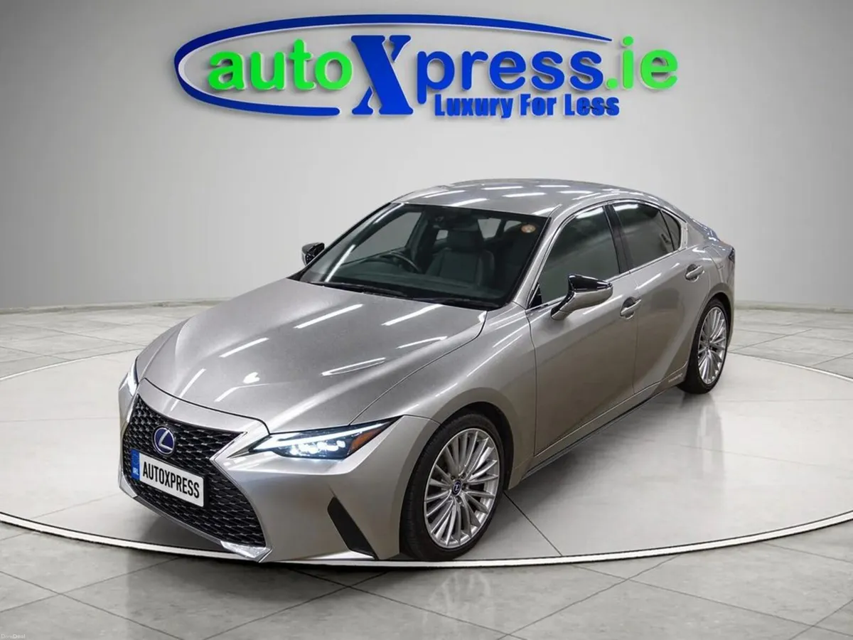 Lexus IS 2.5 Hybrid, Low Mileage, Reversing Camera - Image 4