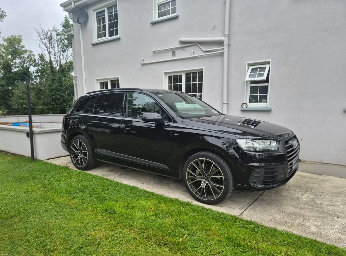 Audi Q7 - Image 1