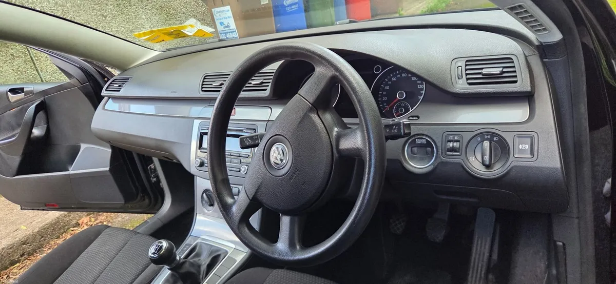 Volkswagen Passat 2009 - Image 5