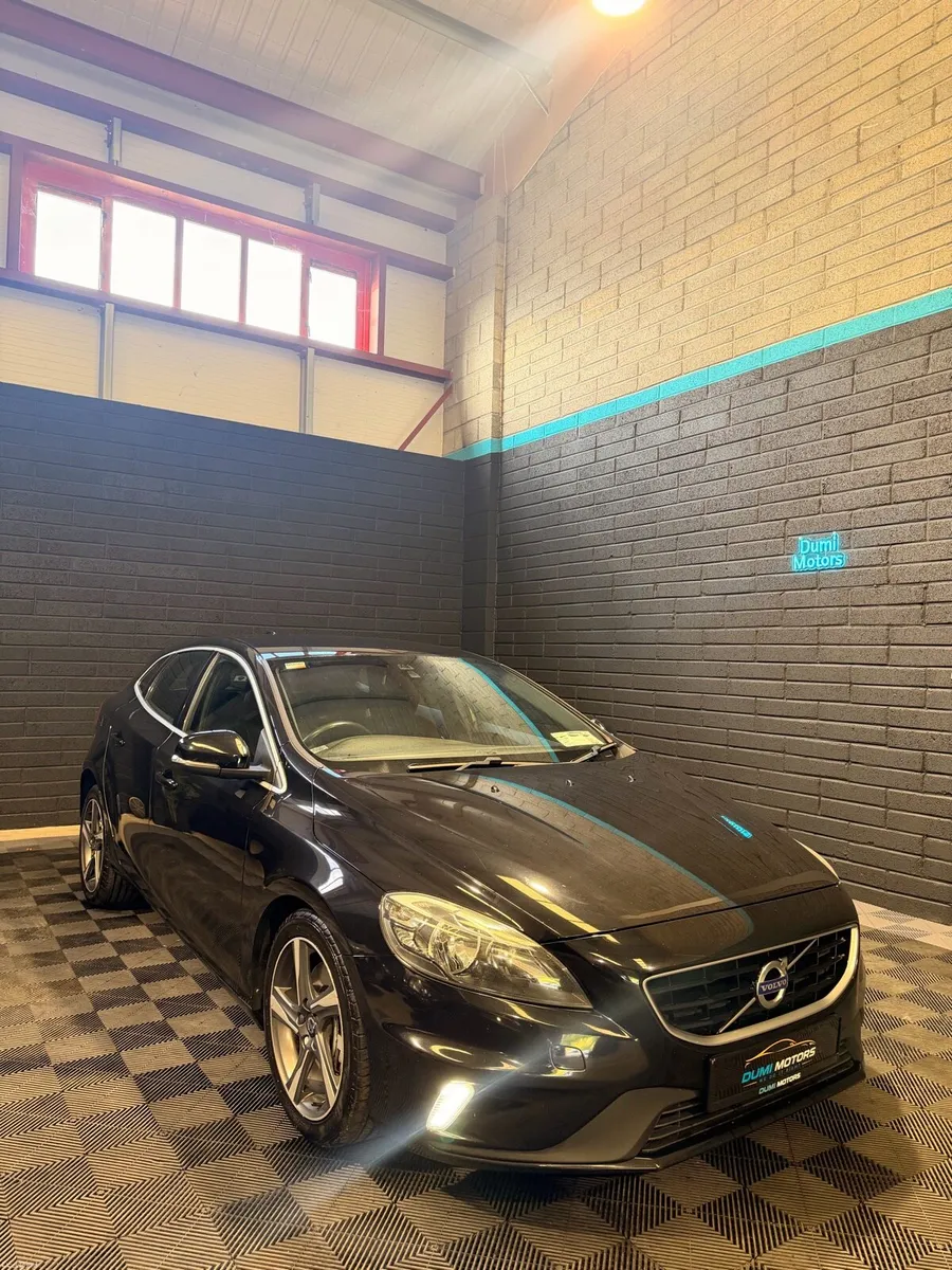 Volvo v40 Rdesign auto - Image 1