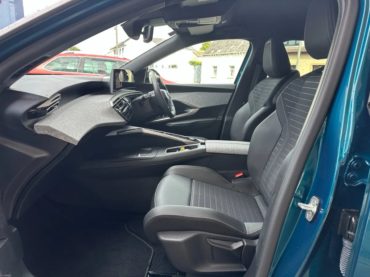 Peugeot 3008 1.2 Hybrid 145hp eDCS6 Allure - Image 5