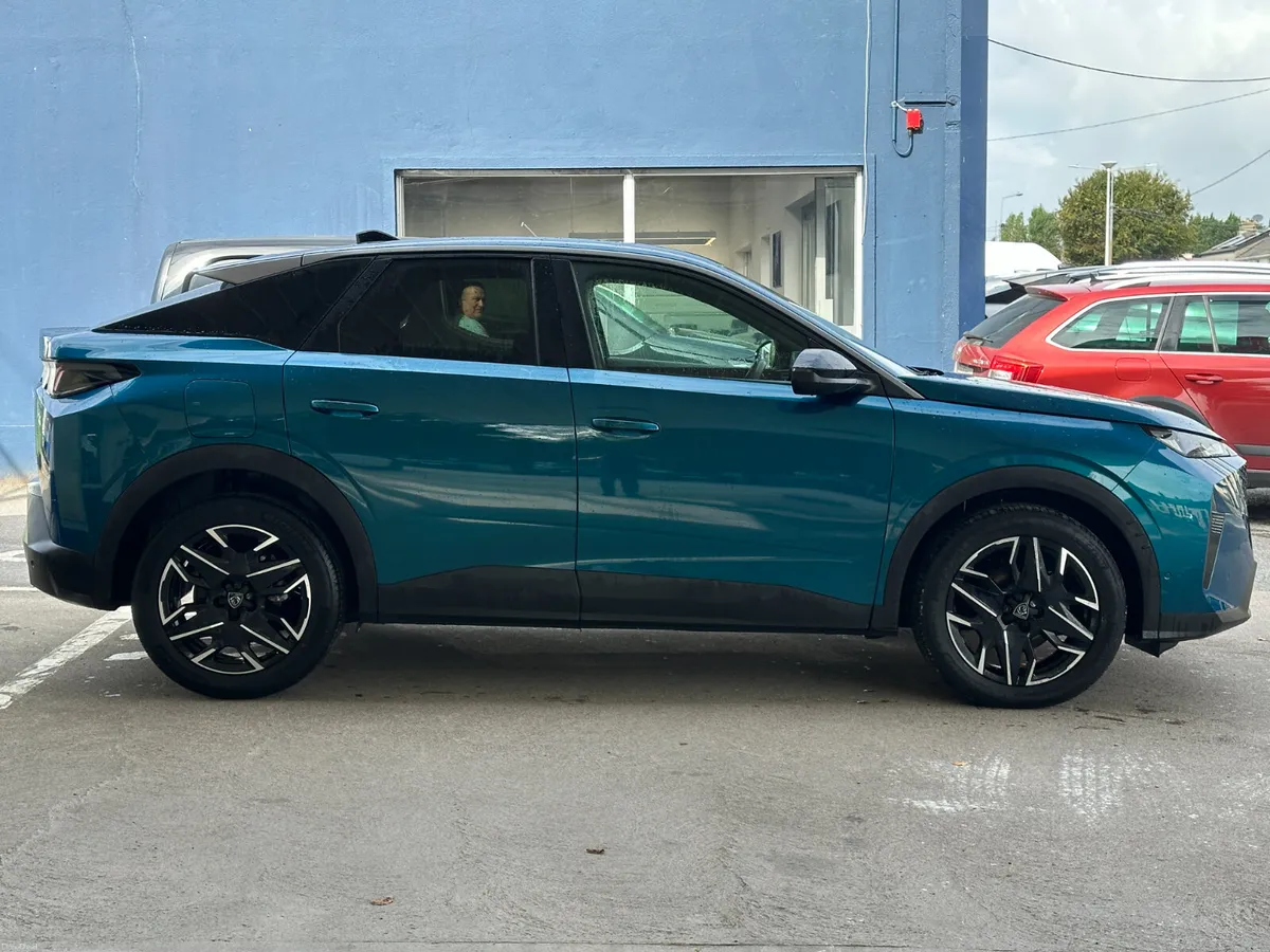 Peugeot 3008 1.2 Hybrid 145hp eDCS6 Allure - Image 2
