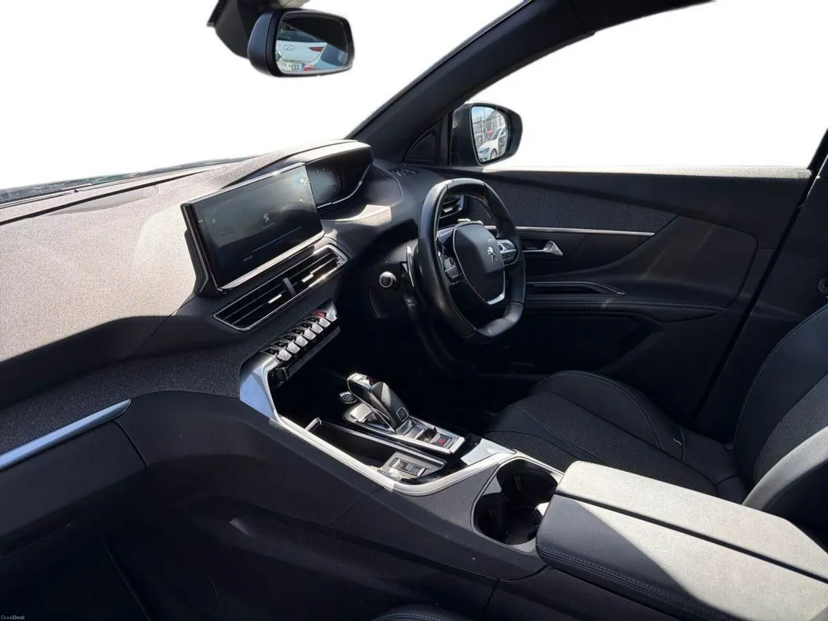 Peugeot 5008 Auto Allure 1.5 BlueHDi 130bhp - Image 2