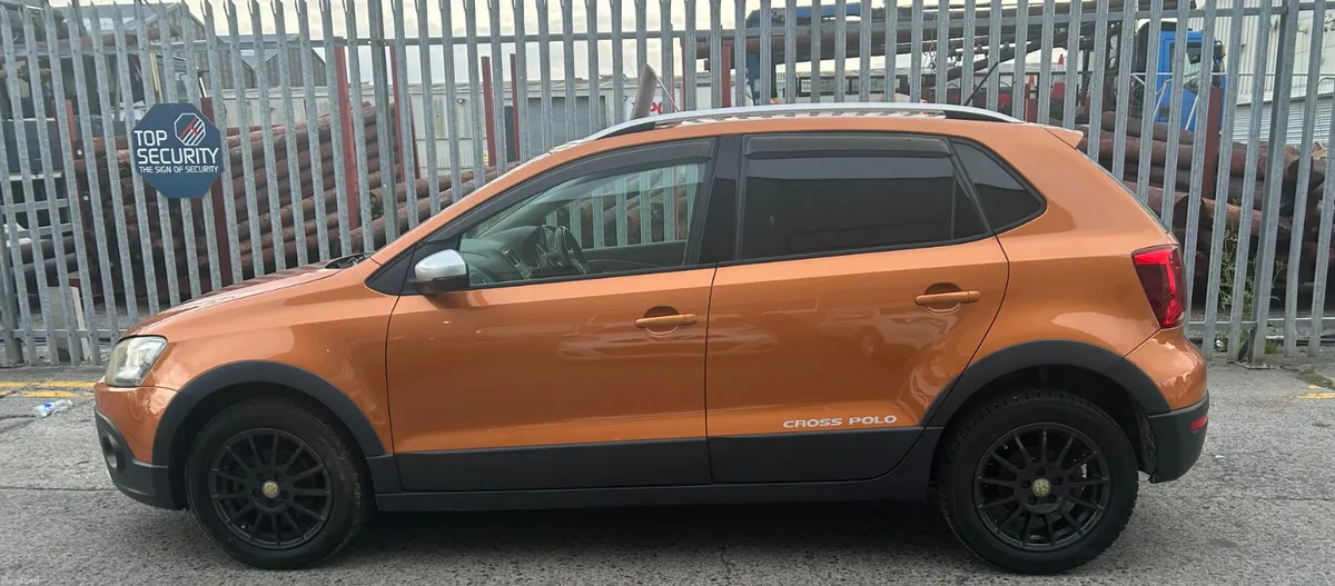 2015 VOLKSWAGEN POLO (AUTOMATIC) - Image 5
