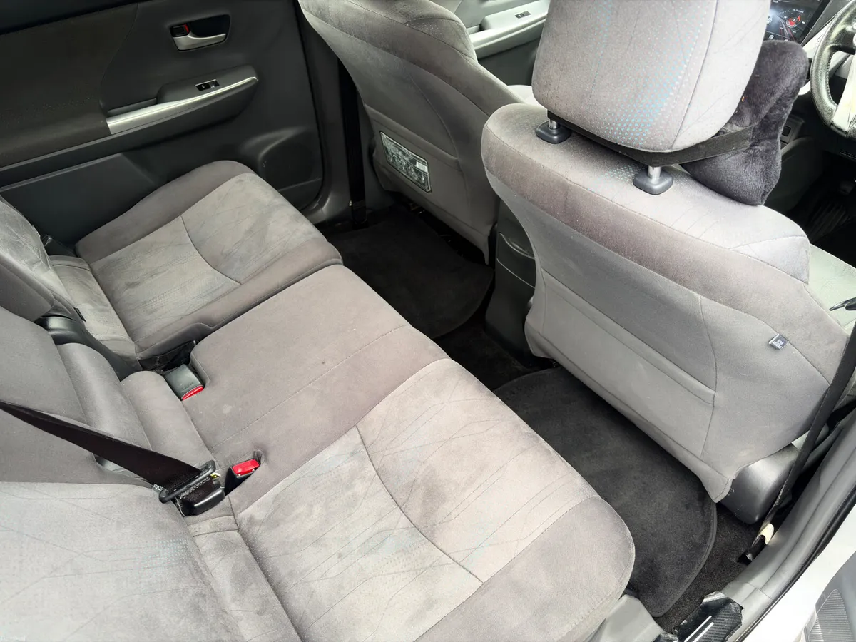 Toyota Prius 2012 1.8 Hybrid new nct 7/27 tax 7/27 - Image 4