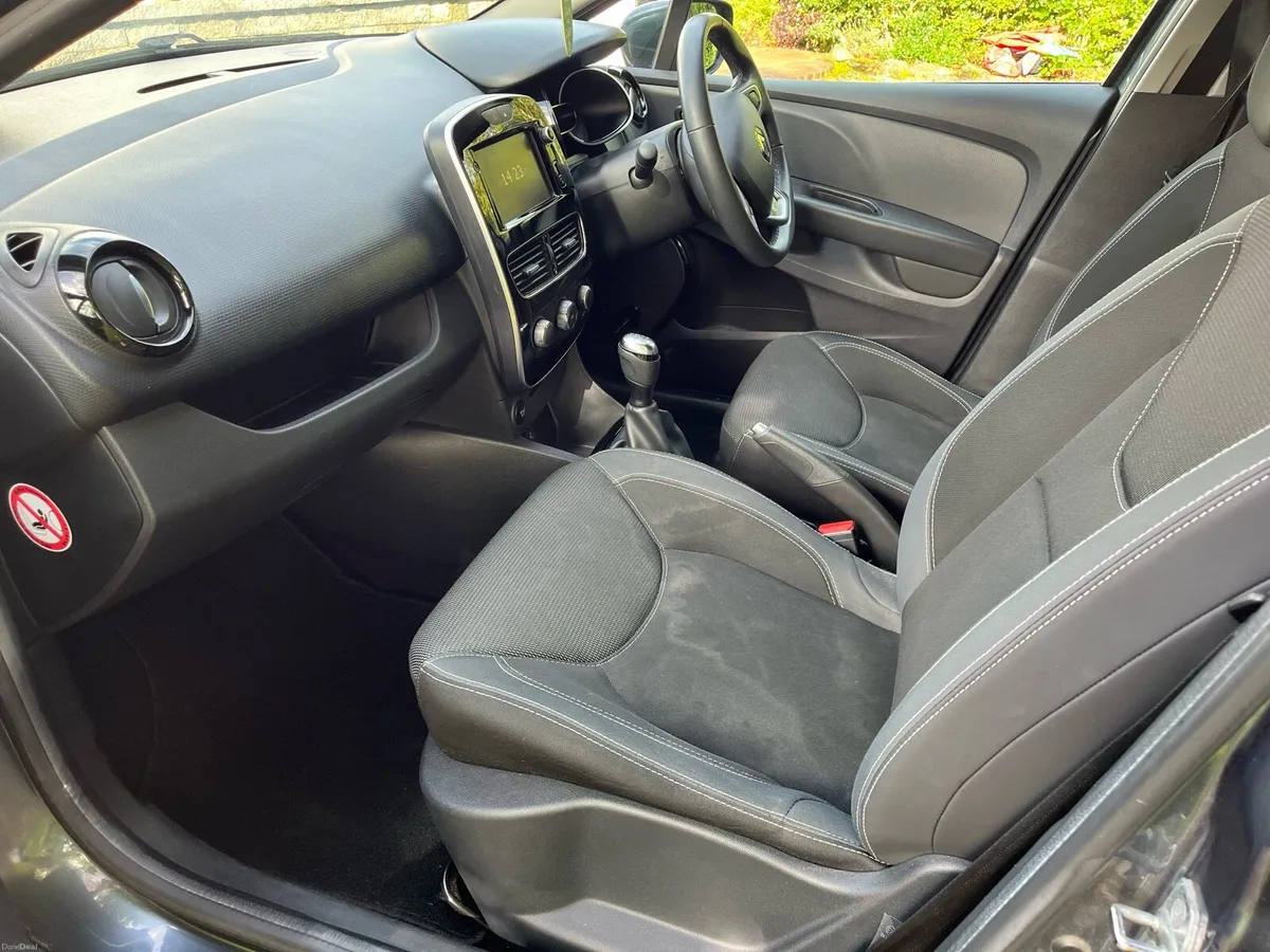 Renault Clio - Image 5