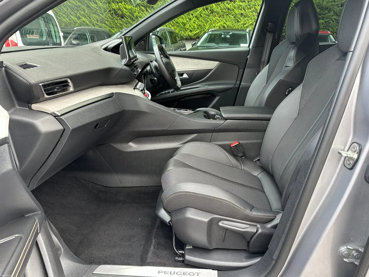 Peugeot 5008 1.5 BlueHDi 130bhp Allure Auto - Image 4