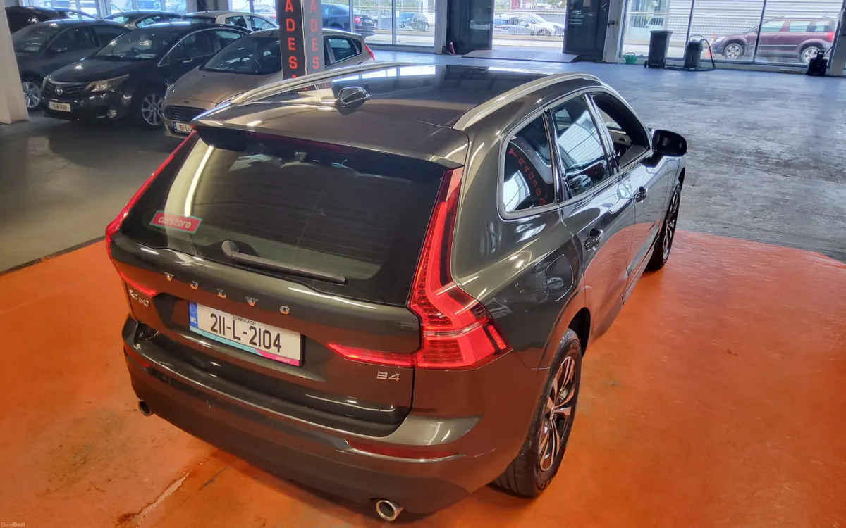 Volvo XC60 2021 - Image 2