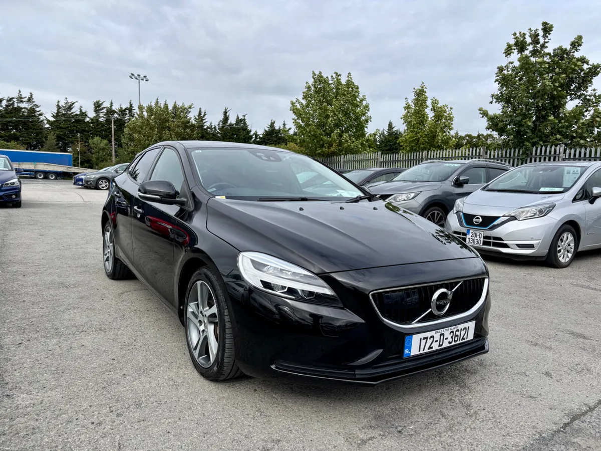 VOLVO V40 2017 2.0, DIESEL D4 - Image 3