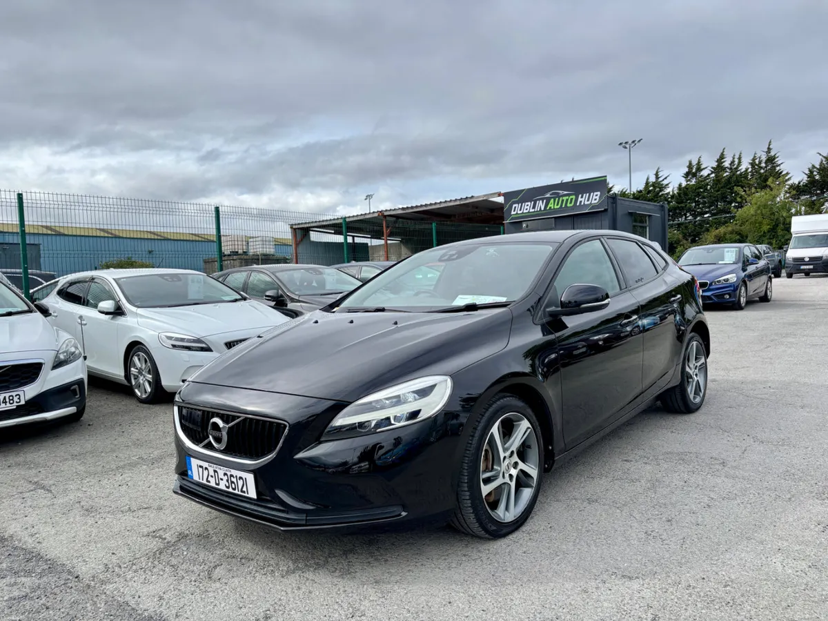 VOLVO V40 2017 2.0, DIESEL D4 - Image 1