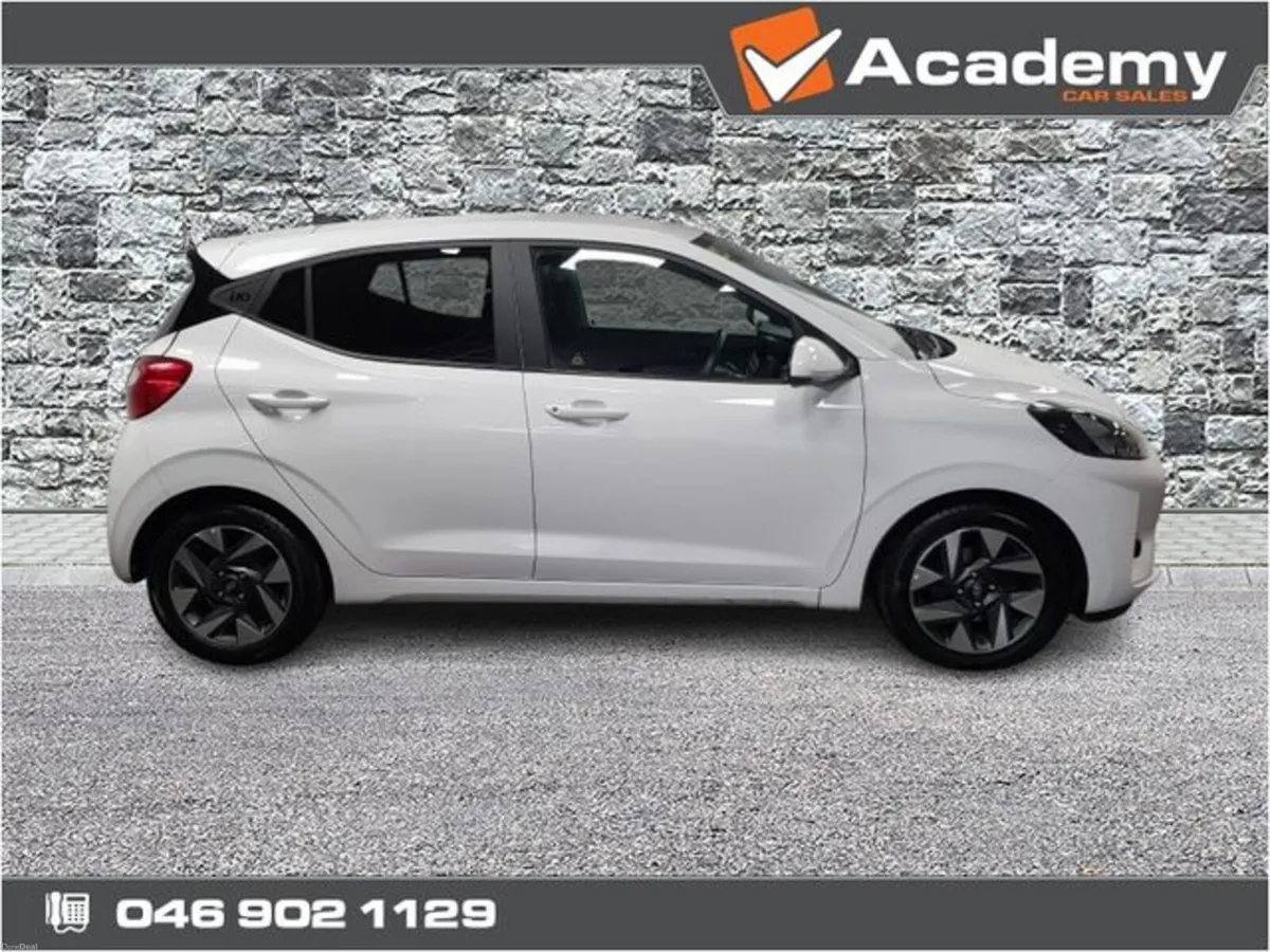 Hyundai i10 Deluxe Plus Automatic**JUST LANDED** - Image 6