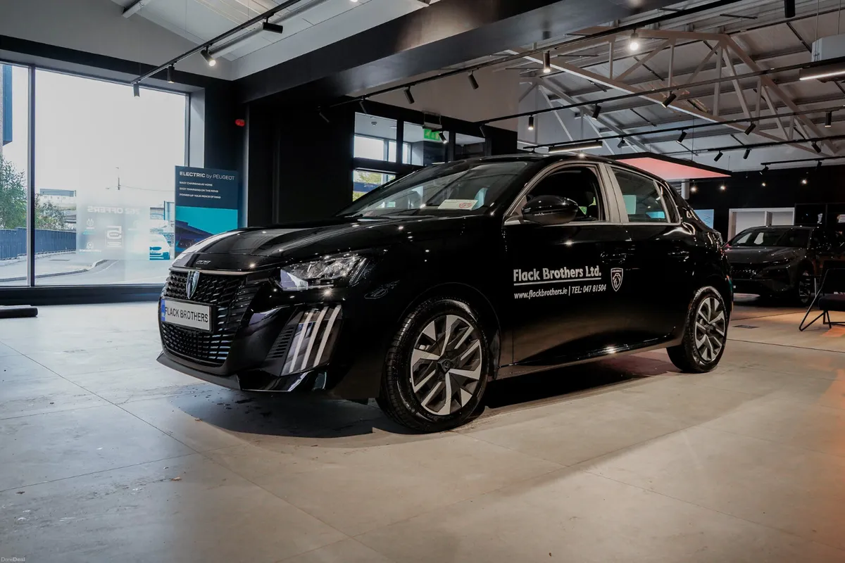 2026 Peugeot 208 Style 1.2 Petrol Turbo 100bhp Man - Image 3