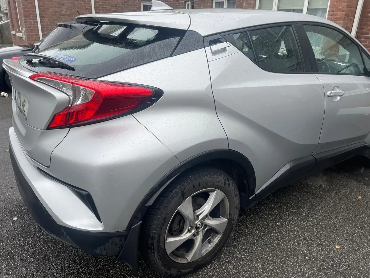 Toyota C-HR 2017 - Image 3