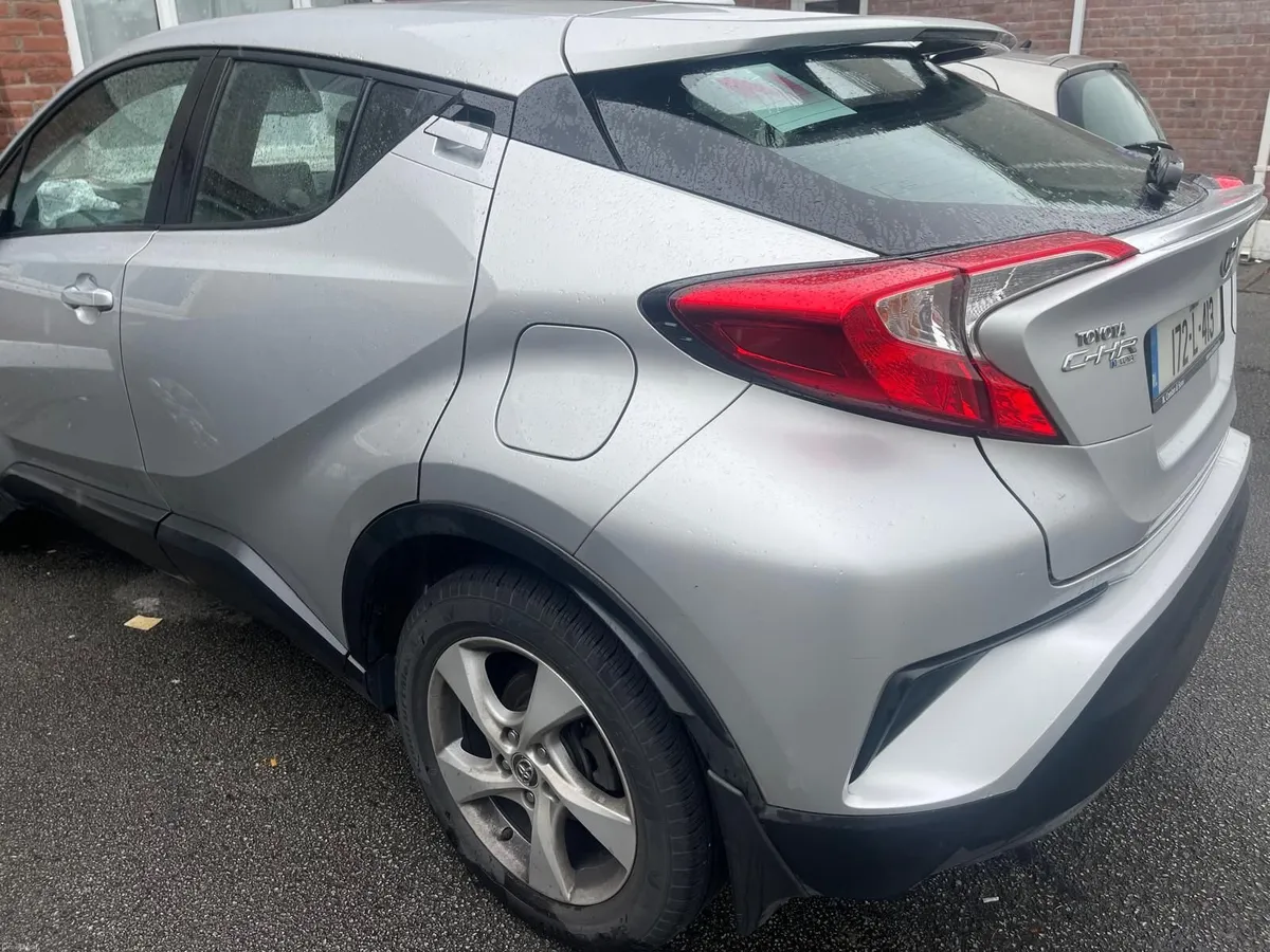 Toyota C-HR 2017 - Image 6