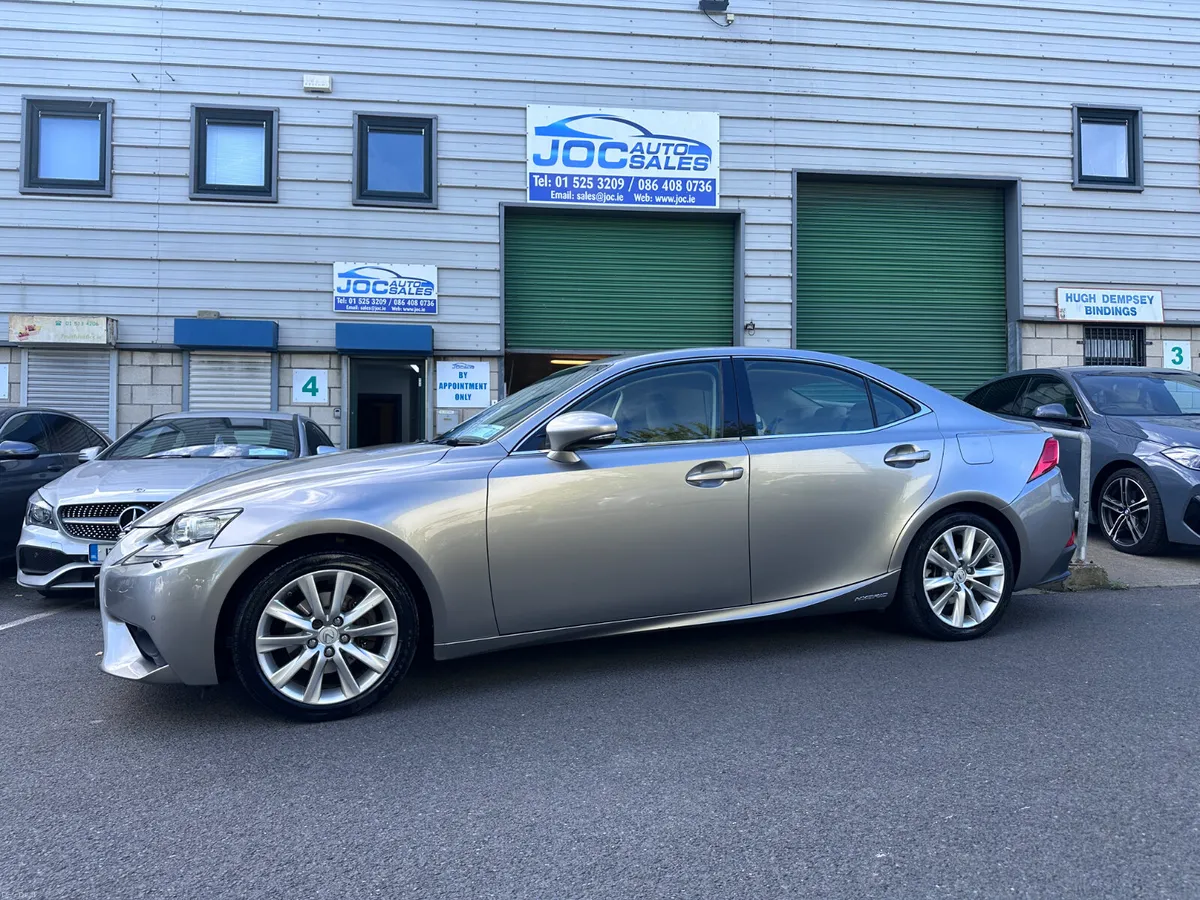 Lexus IS300H 2.5 Hybrid Executive, 2014 - Image 1