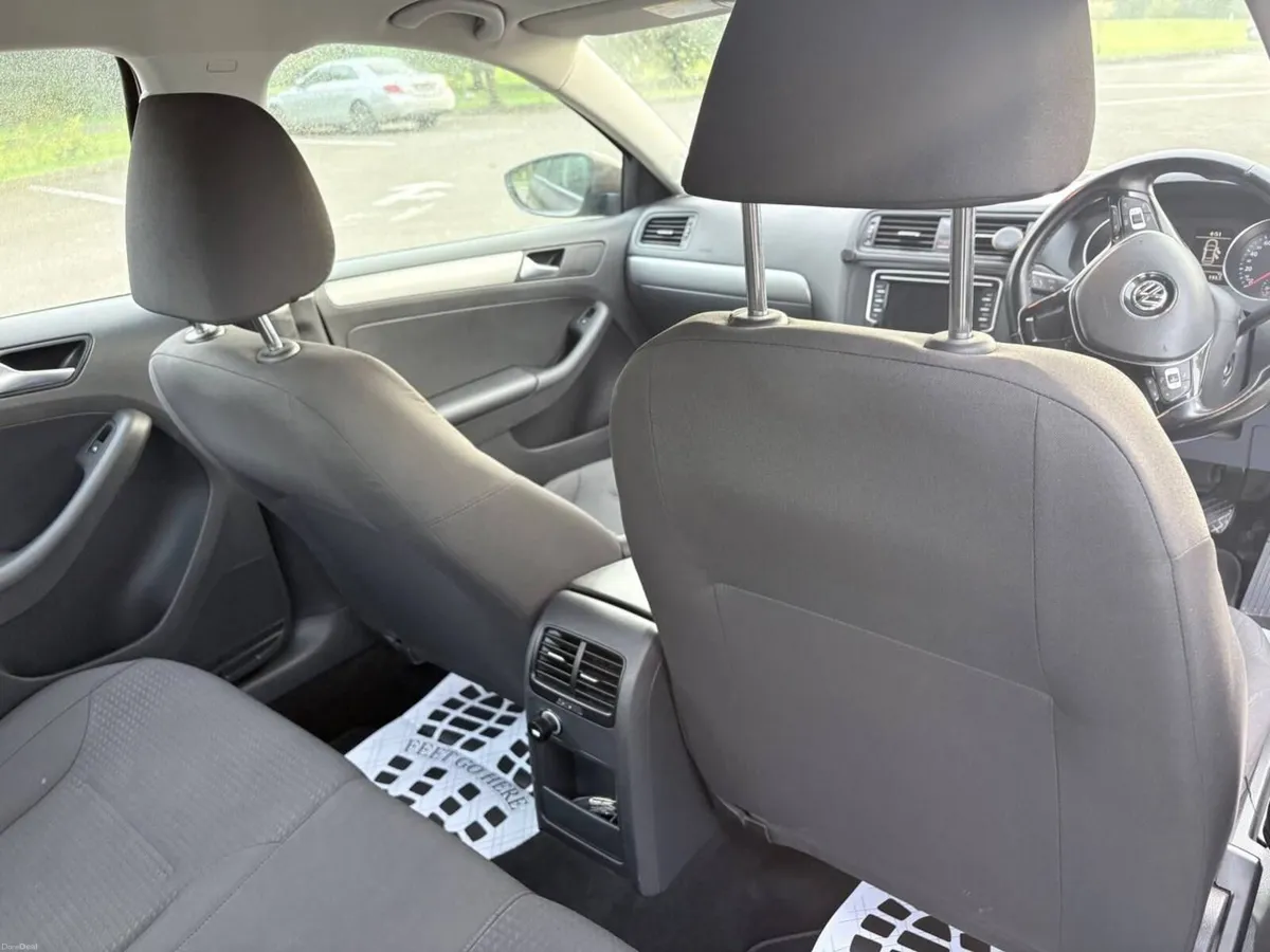 Volkswagen Jetta 2015 - Image 2