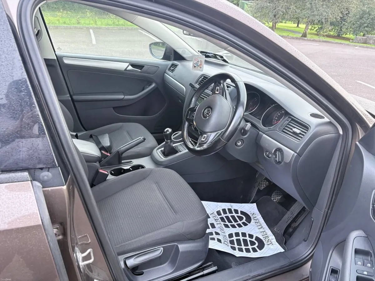 Volkswagen Jetta 2015 - Image 4