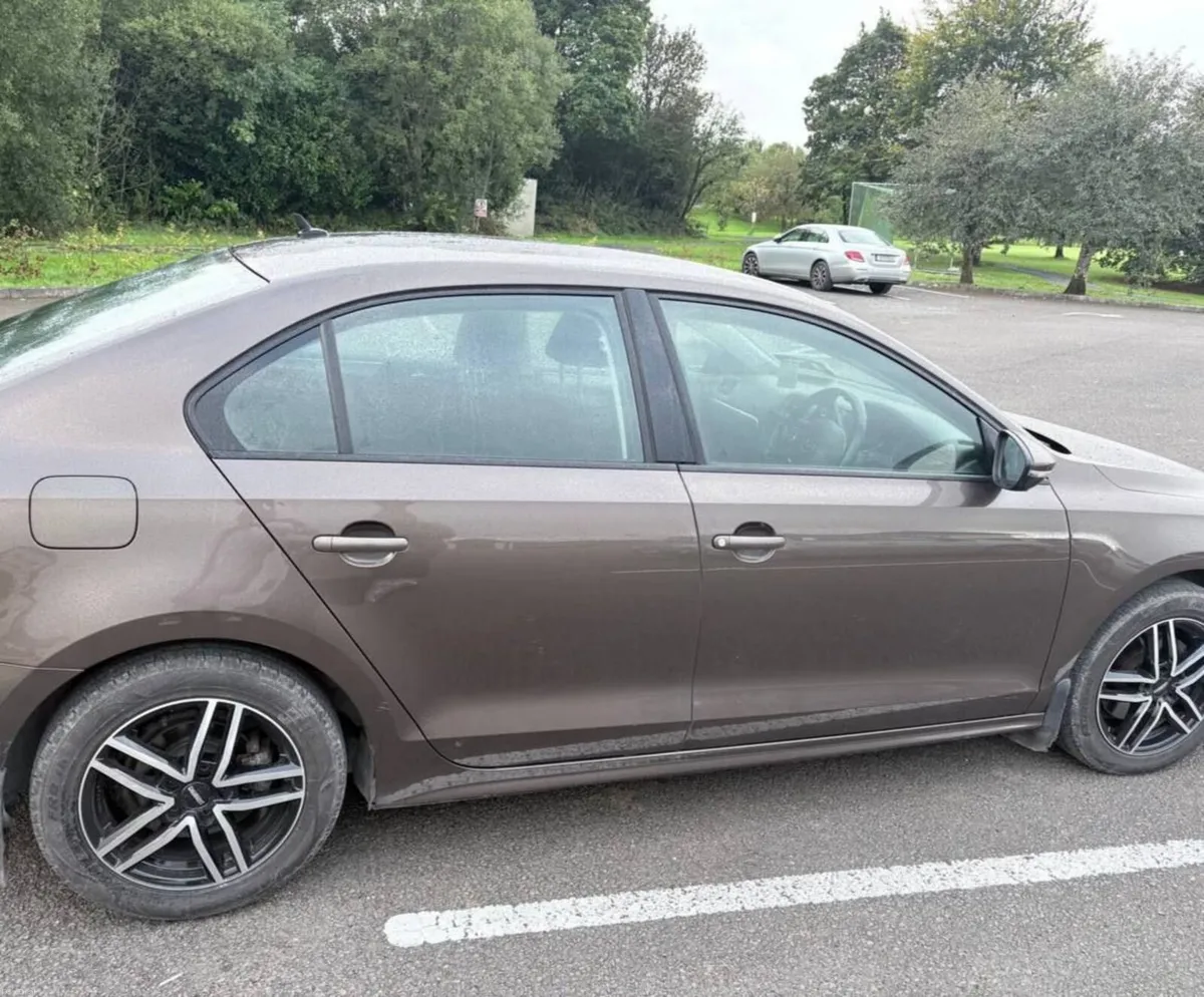 Volkswagen Jetta 2015 - Image 6