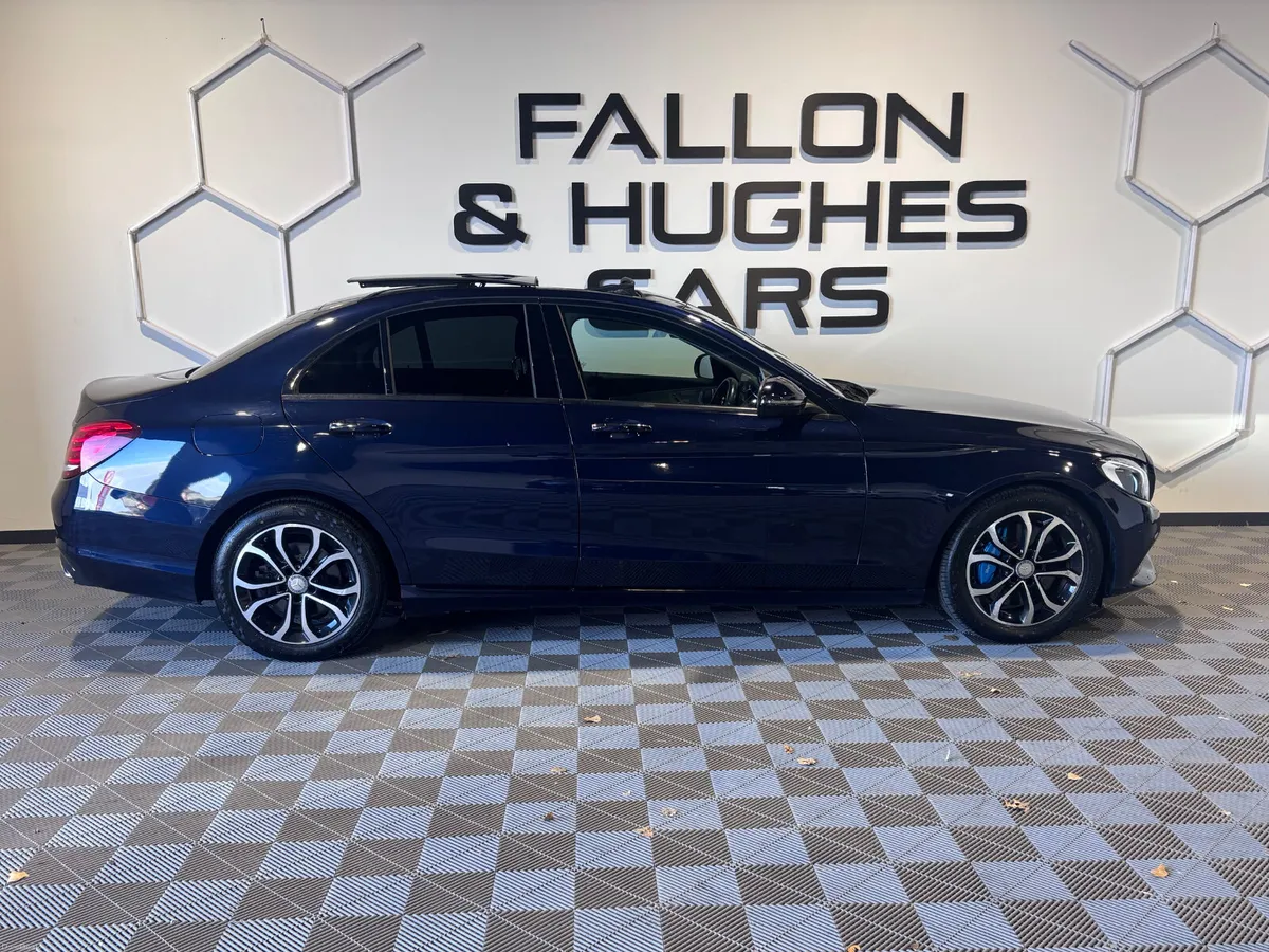 MERCEDES BENZ C350e  PREMIUM PLUS // PAN SUNROOF - Image 4
