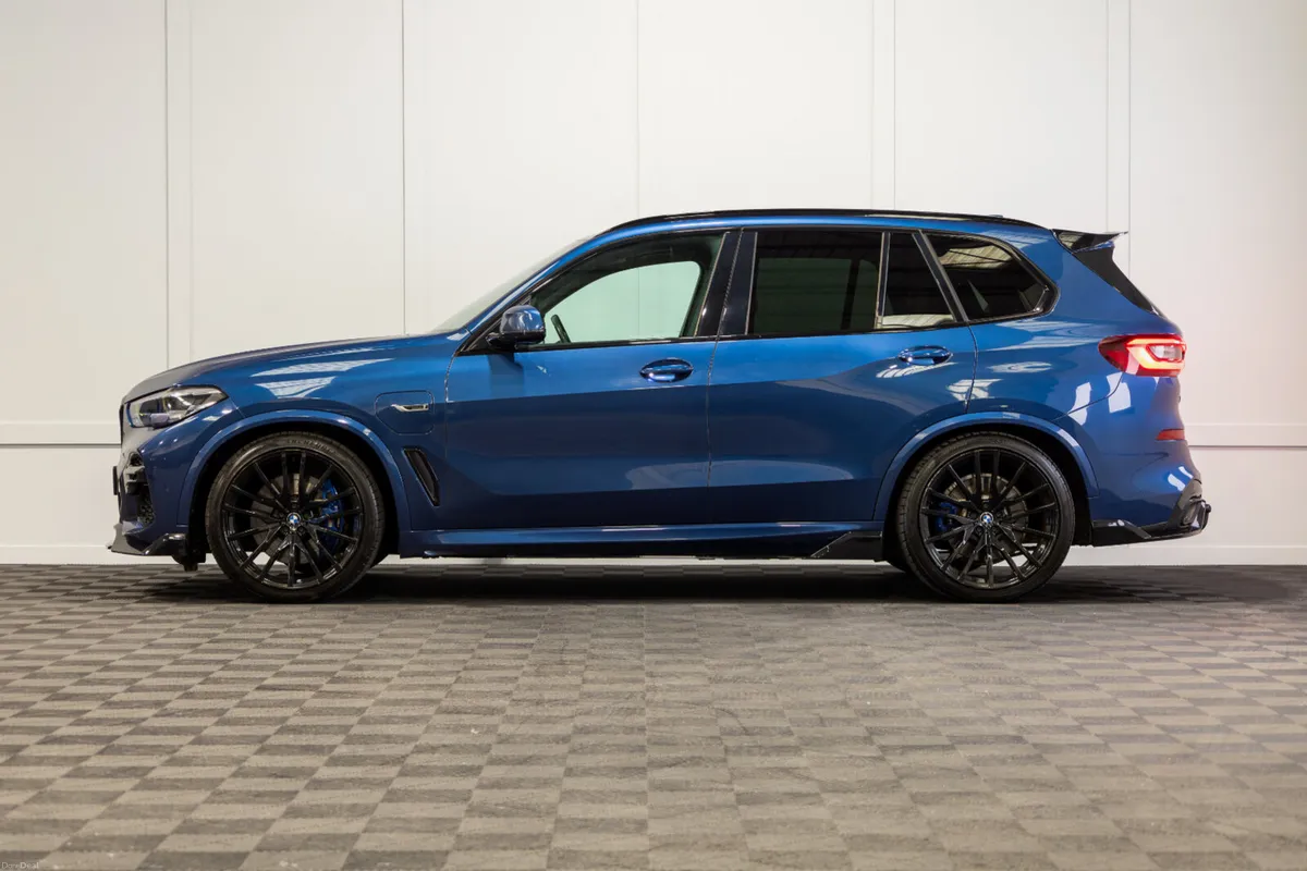 2022 BMW X5 X-Drive 45e M-Sport - Image 3