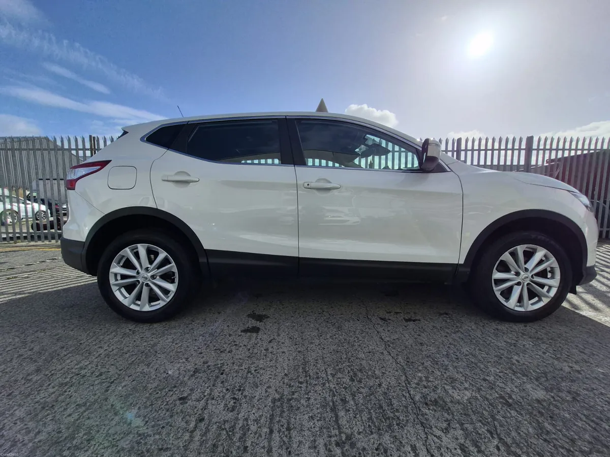 2014 Nissan Qashqai  (LOW MILAGE & NEW CHAIN) - Image 5