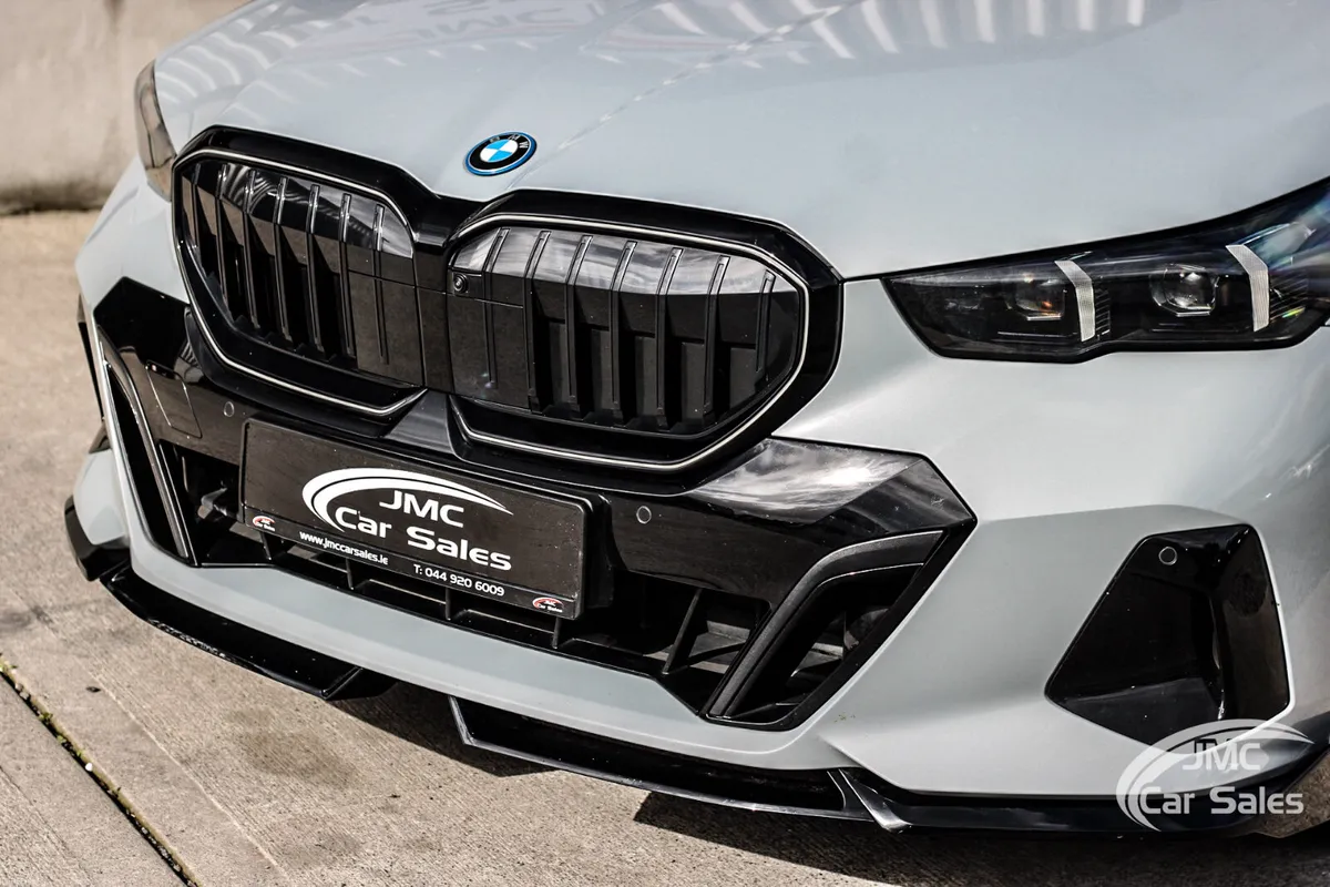 2024 BMW 5 SERIES PRO PACK LCI - Image 2