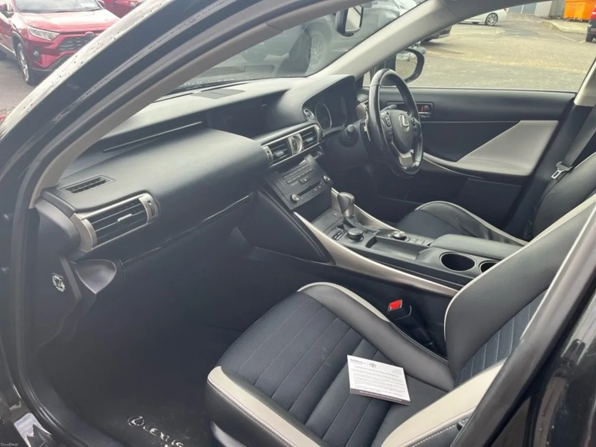Lexus IS 300H SPORT - Image 6