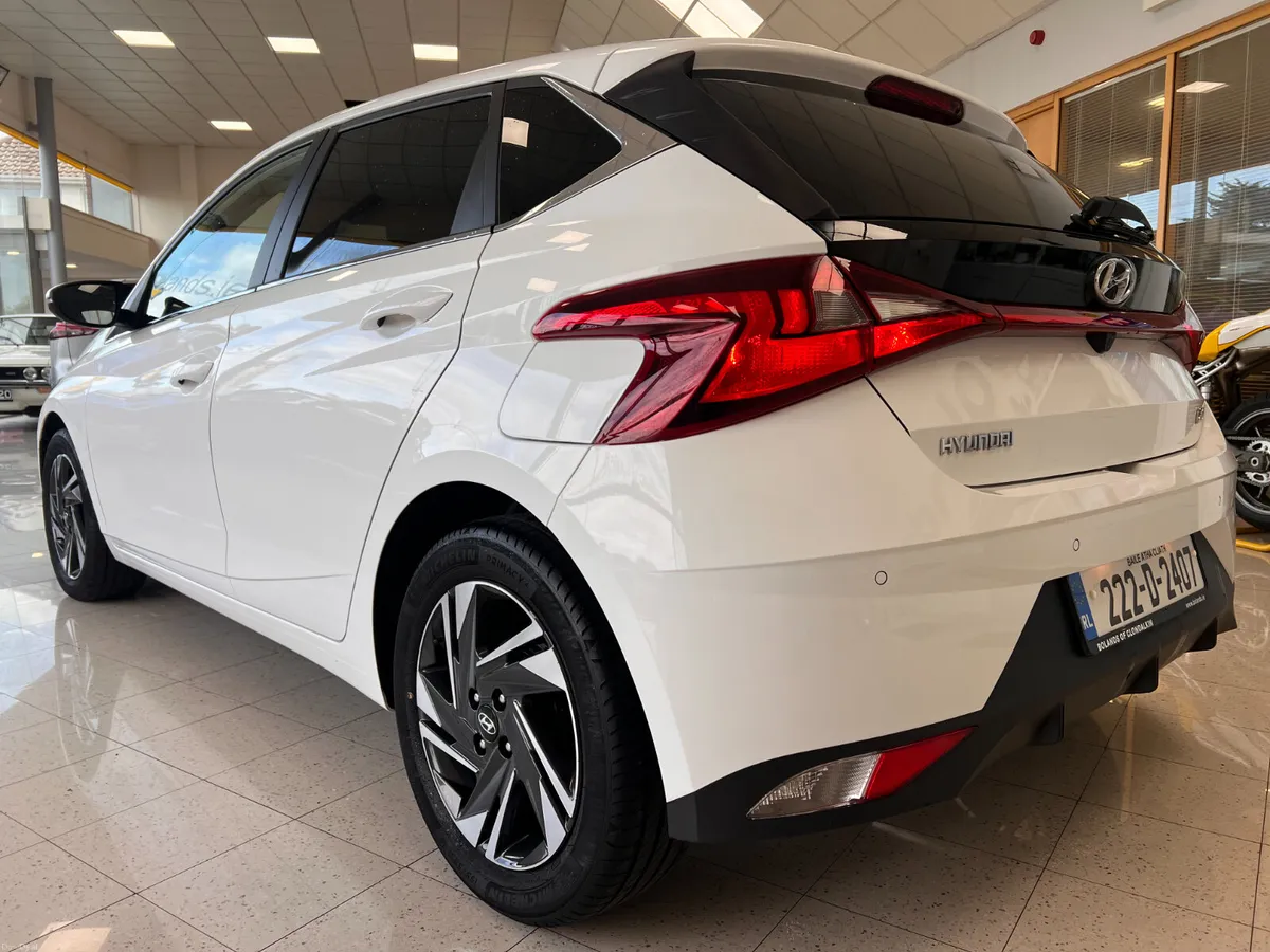 One Owner Only 18,000 Kms High Spec DELUXE PLUS Re - Image 2