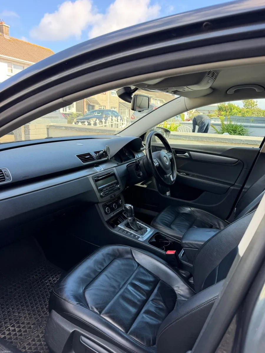 Volkswagen Passat 2011 2.0 TDI Automatic - Image 6