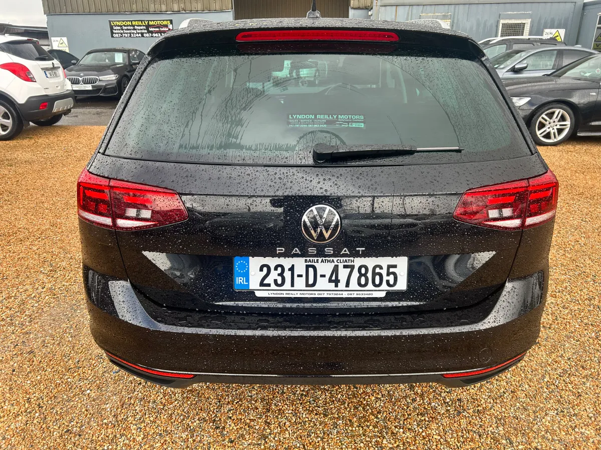 Volkswagen Passat SEL - Image 5