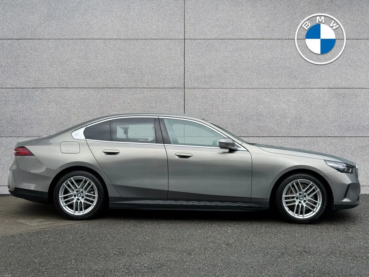 BMW i5 eDrive40 Sport Edition Saloon - Image 3