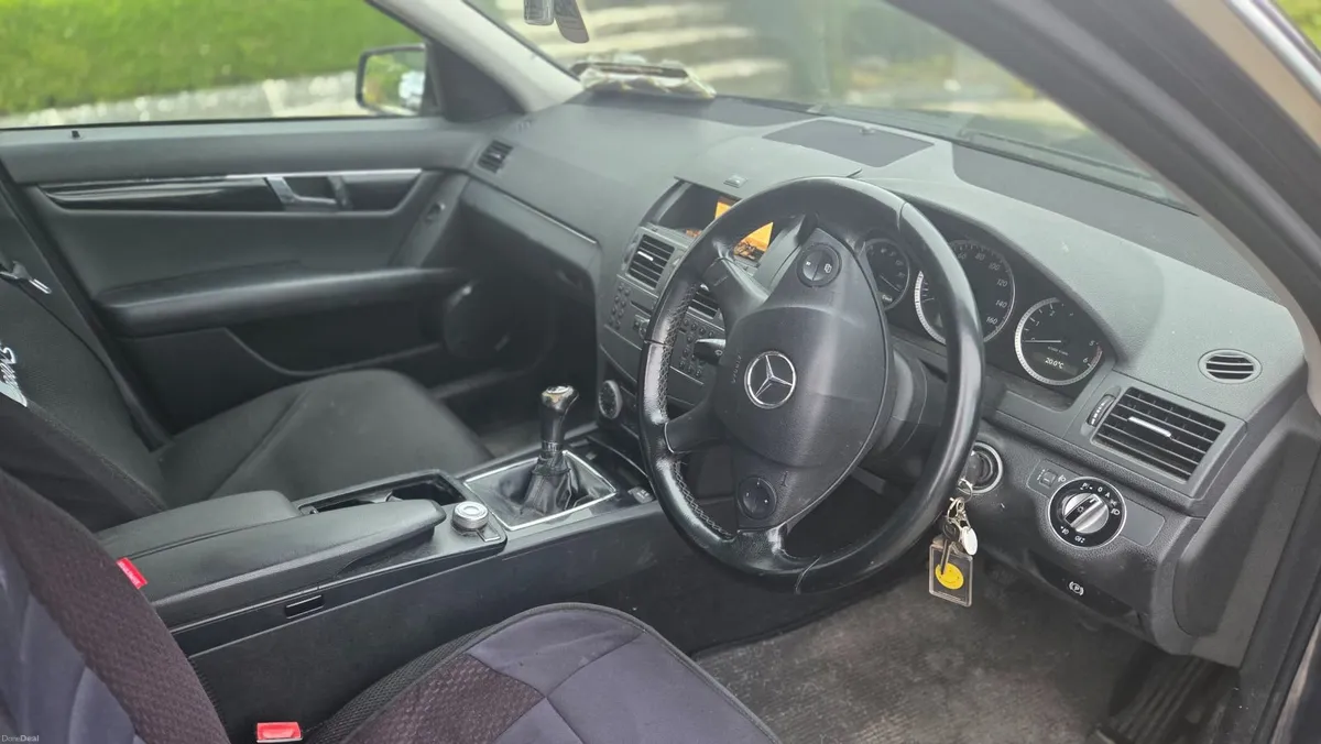 Mercedes-Benz C-Class 2010 - Image 2