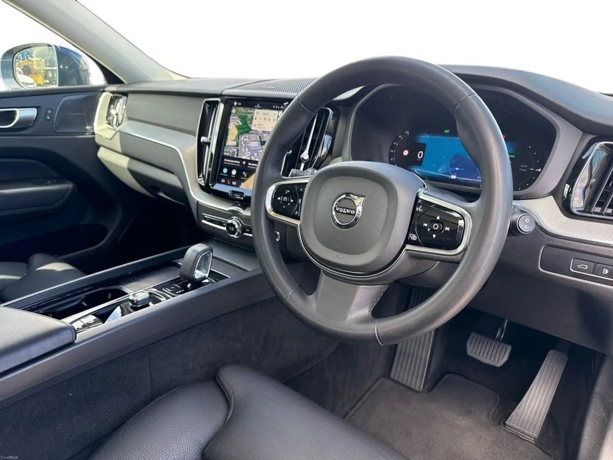 Volvo XC60 T6 PHEV 350hp AT8 Plus (bright theme) - Image 6