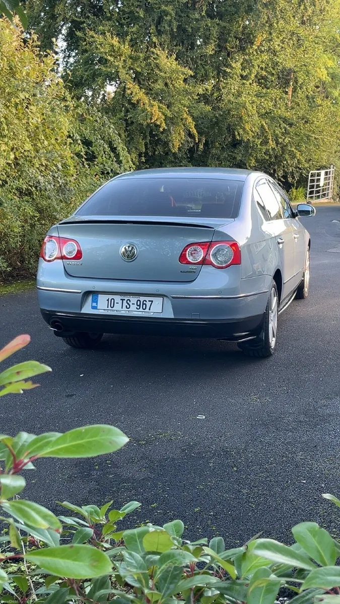 Volkswagen Passat 2010 - Image 3