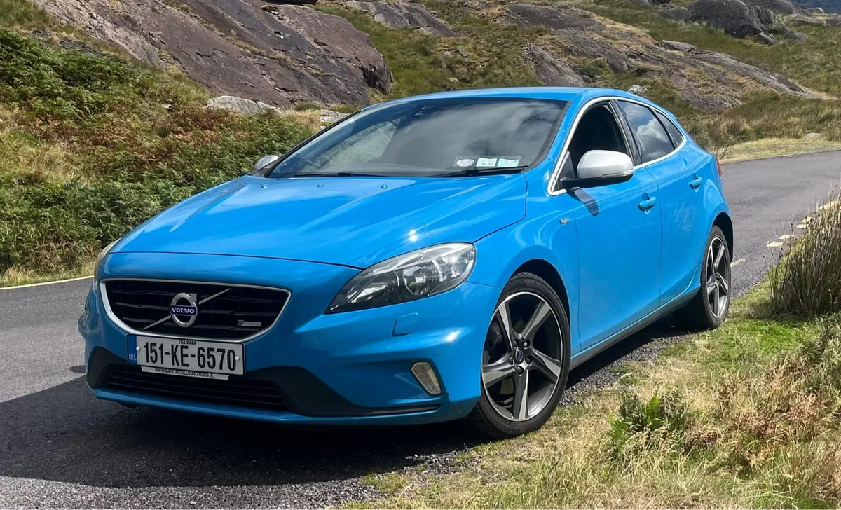 Volvo V40 2.0 D2 - Image 1