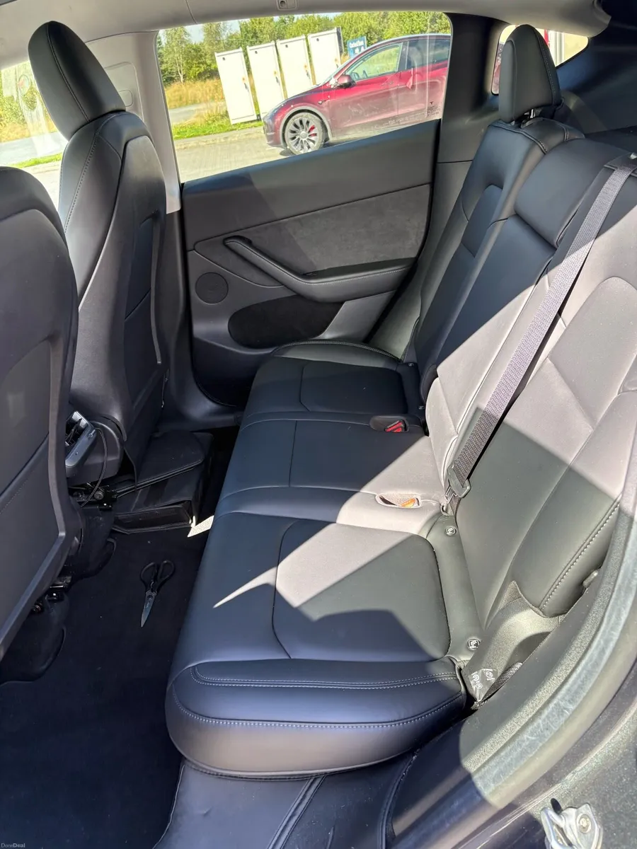 Tesla Model Y RWD.    LOW MILEAGE   2023 - Image 3